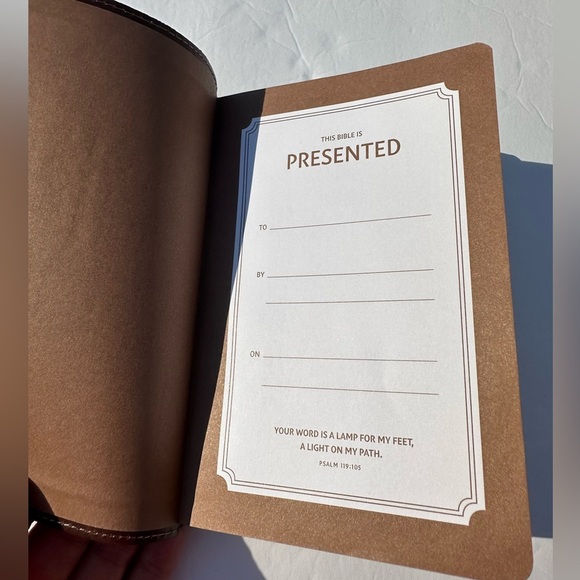 Holy Bible NIV Zondervan Two Toned Brown Leather Soft Cover 4.5” X 6.75” - Picture 4 of 8